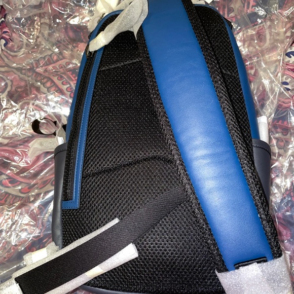 Authentic Medium size Coach backpack unisex  display picture 3